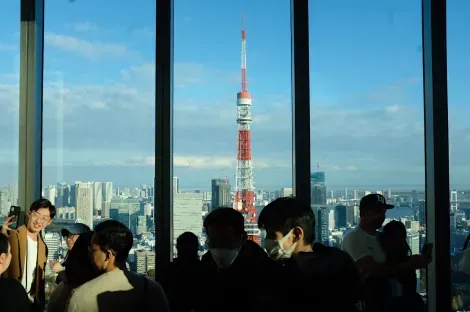 View of Tokyo Tower from the 33rd floor sky lounge