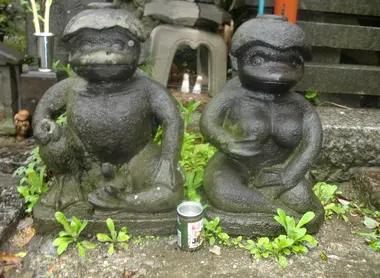 Statues d'un couple de kappa au temple Kappa-dera, Tokyo Statues d'un couple de kappa au temple Kappa-dera, Tokyo