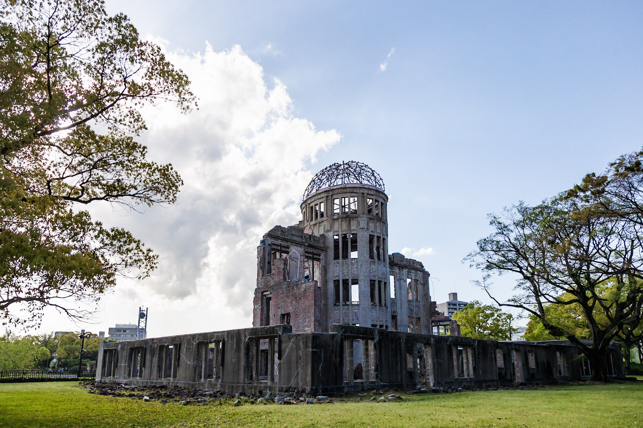 Le célèbre Dôme de Genbaku d'Hiroshima ayant survécu à la bombe atomique Le célèbre Dôme de Genbaku d'Hiroshima ayant survécu à la bombe atomique