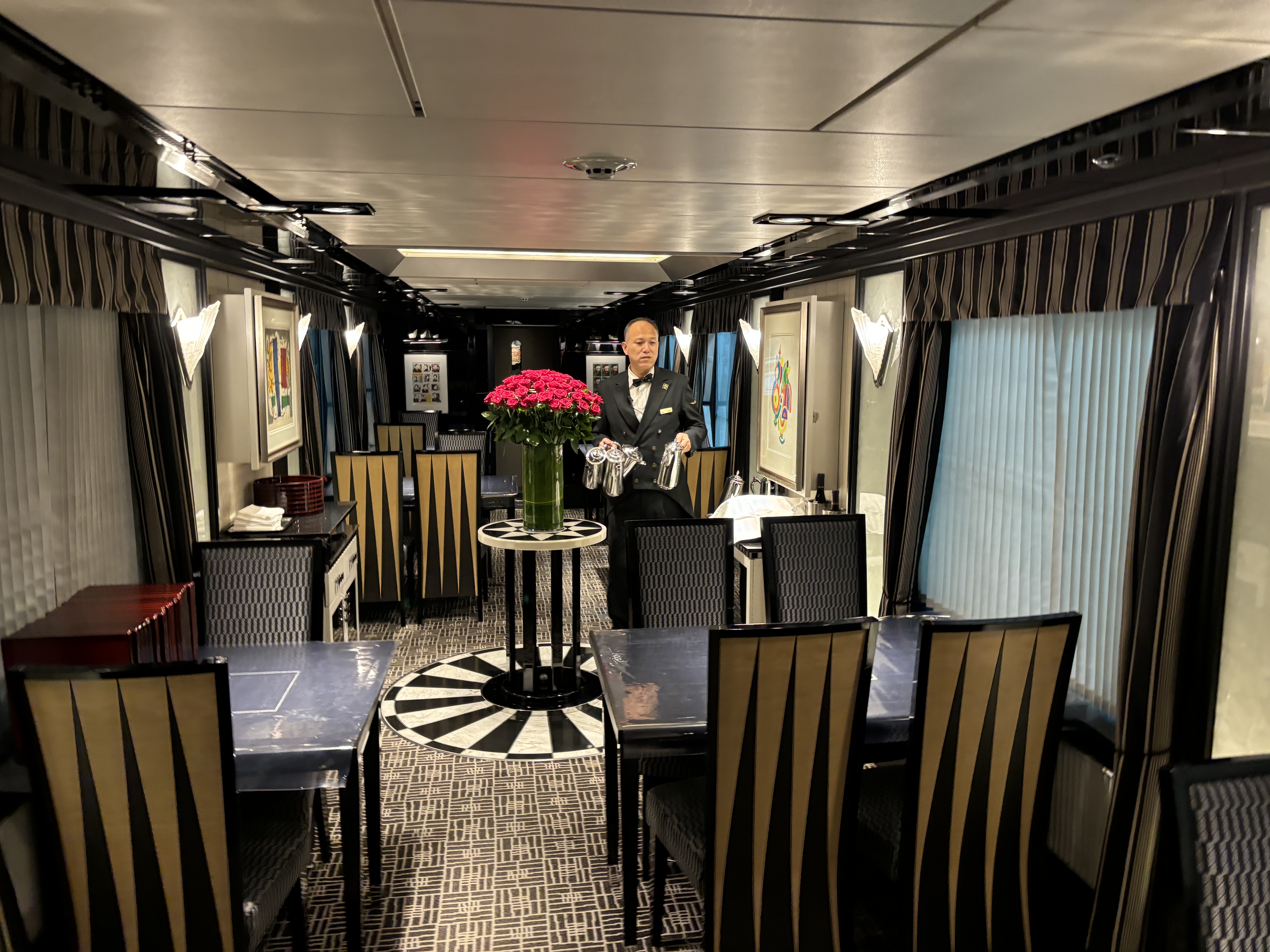 The dining-car on the Twilight Express Mizukaze train The dining-car on the Twilight Express Mizukaze train