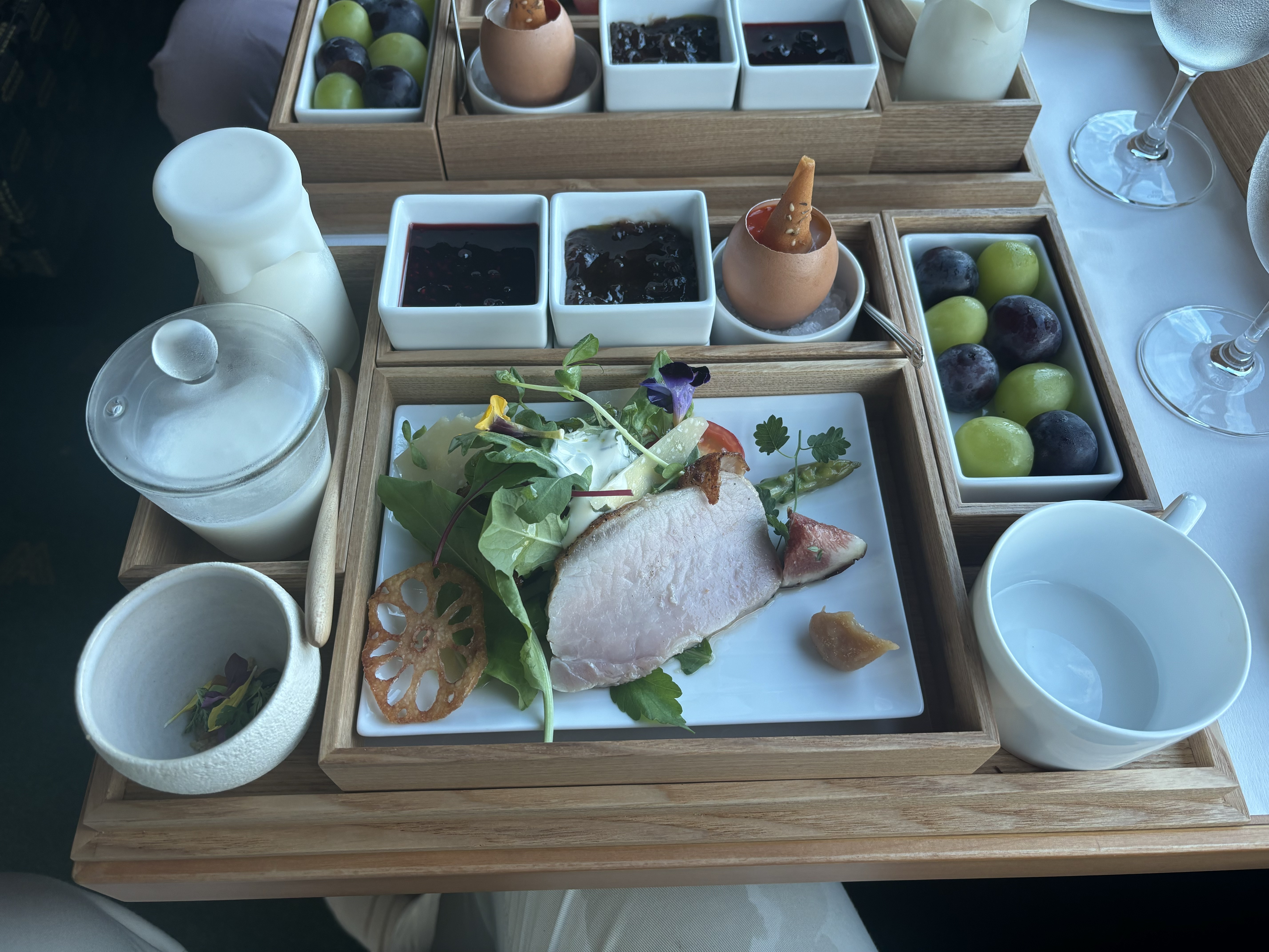 Cuisine prepared by world-class Japanese chefs on the Twilight Express Mizukaze train Cuisine prepared by world-class Japanese chefs on the Twilight Express Mizukaze train