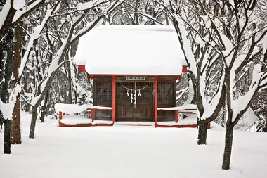 Temple sous la neige dans la préfecture de Iwate