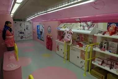 Hello Kitty Shinkansen Car 1