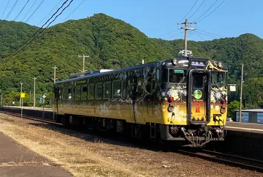 UmiYamaMusubi train