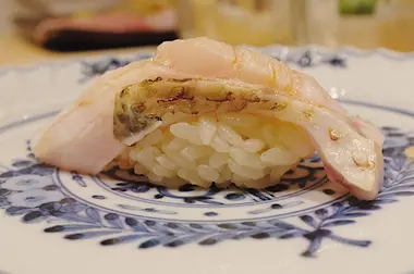 Nodoguro nigiri