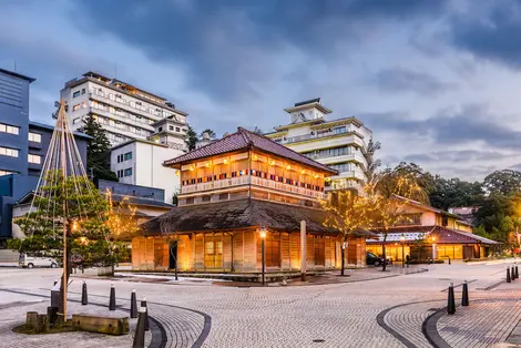 Genießen Sie eine entspannte Reise in Kaga Onsen zwischen Kanazawa und Kyoto