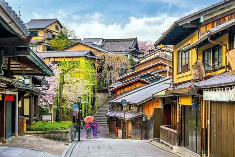 Calles antiguas en Gion, distrito tradicional de Kioto: una visita obligada al visitar Kioto