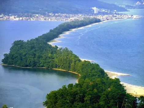La forêt de Kehi-no-Matsubara est considérée comme l’une des trois grandes forêts de pins du Japon