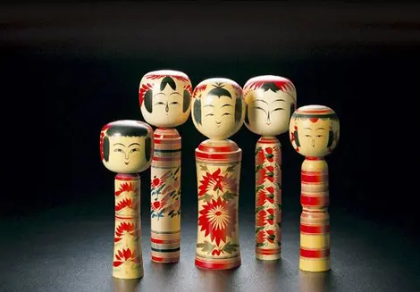 Les poupée kokeshi dont la forme rappelle celle des statues de Jizô, le protecteur des enfants disparus...
