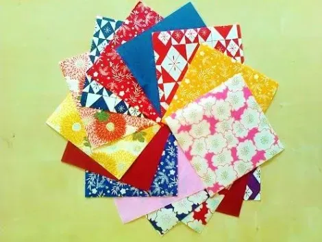 Le washi, papier traditionnel japonais léger et solide, est un souvenir indispensable d'un voyage au Japon.