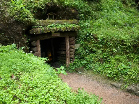 L'entrée de l’ancien puits de mine Ryugenji Mabu