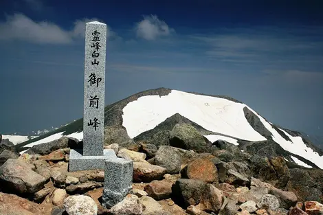 La cima del Monte Hakusan en invierno.