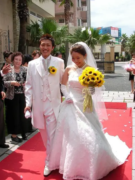 Au Japon, les hommes et les femmes s'habillent souvent en blanc
