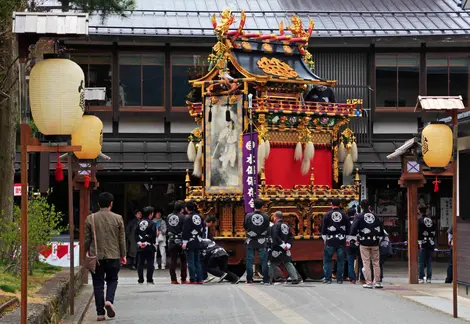 Un char du matsuri d'Hida Furukawa