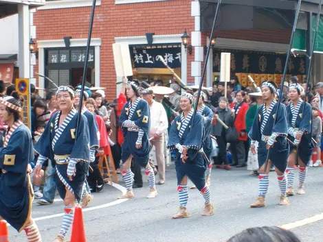 Des costumes de l'époque d'Edo lors du défilé du daimyo à Hakone