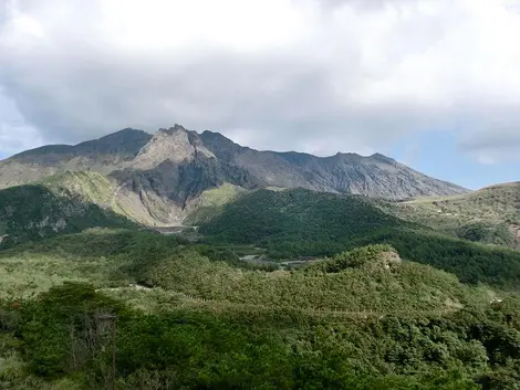 Le volcan Sakura-jima, toujours actif