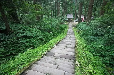 Le sanctuaire Sanji gôsaiden sur le mont Haguro, Yamagata