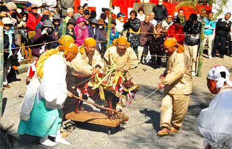 Le festival Nawashiroda (Bebu ga haho) à Takaharu (préfecture de Miyazaki)