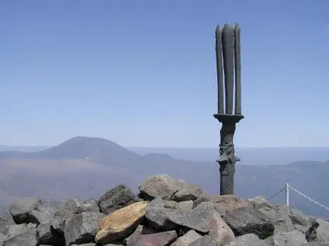 Amanosakahoko, la hallebarde légendaire située sur le pic Takachiho (préfecture de Miyazaki)