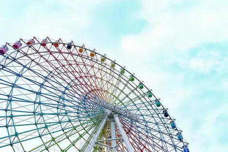 La rueda de la fortuna de Osaka es la más grande de Japón.