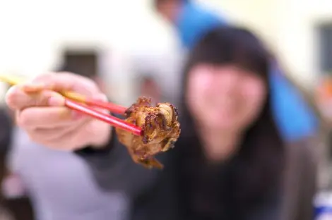 Les Japonais utilisent majoritairement les baguettes pour leurs repas journaliers