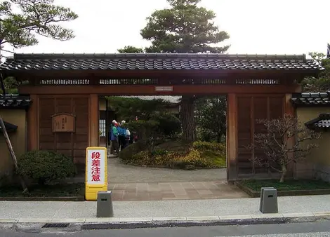 L'entrée de la résidence des Takada dans le quartier de Nagamachi à Kanazawa