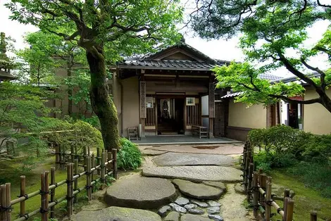 Entrée de la résidence Nomura, dans le quartier Nagamachi à Kanazawa