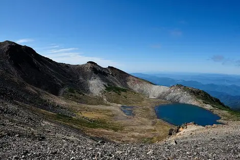 Le lac du cratère au mont Norikura