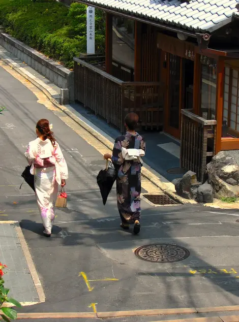 Sannen-zaka, juste à la sortie du Kiyomizu-dera