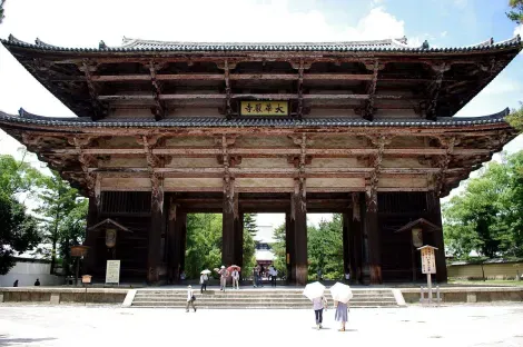 La puerta Nandaimon del templo Tōdai-ji, Nara