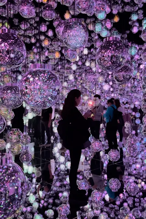 "Bubble World" at TeamLab Borderless