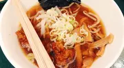 El caldo de ramen por lo general tiene carne, pero en el T's Tantan es vegetariano.