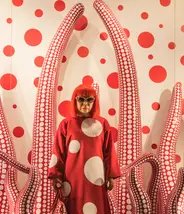 L'artiste contemporaine Yayoi Kusama L'artiste contemporaine Yayoi Kusama
