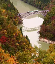 JR Tadami Line in autumn, Fukushima Prefecture JR Tadami Line in autumn, Fukushima Prefecture