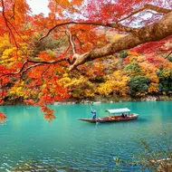 River in Arashiyama during fall : famous touristic site to visit in Kyoto