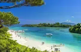 De todas las playas de Okinawa, Kabira en la isla Ishigaki es una de las más mágicas. ¡un verdadero paraíso!