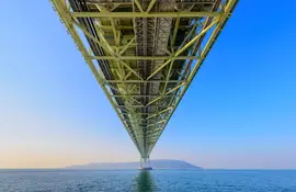 Akashi Kaikyo, il ponte sospeso più lungo del mondo, tra Kobe e l'isola di Awaji