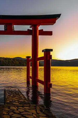 The view of Hakone jinja Torii in the lake at Hakone, a must-see close to Mount Fuji in Japan