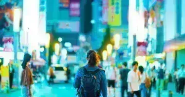 Mujer sola en Shinjuku, Tokio