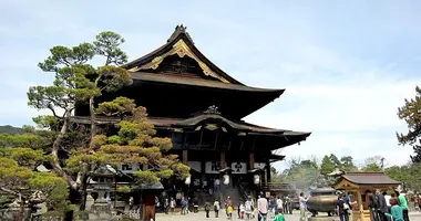 Vue du temple Zenkô-ji à Nagano.