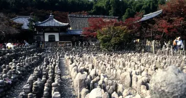 Les stèles du temple Adashino Nenbutsu-ji