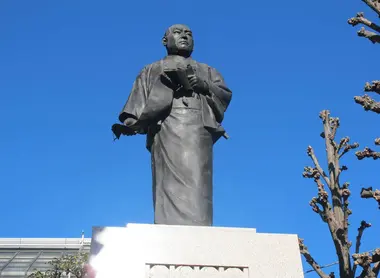 Statut de Yoshio Oishi, le chef de la vengeance des 47 rônin, dont la sépulture repose au cimetière de Sengaku-ji à Asakusa.