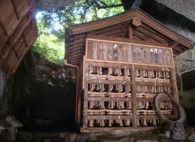 Intérieur du Zeniarai benzaiten Intérieur du Zeniarai benzaiten