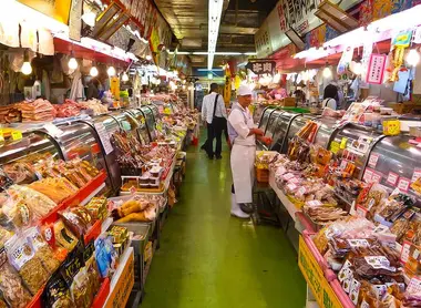 Mercado Makishi de pescado y marisco en Naha Mercado Makishi de pescado y marisco en Naha