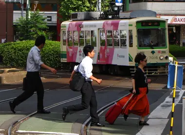 Devant la gare d'Ôtsuka Devant la gare d'Ôtsuka