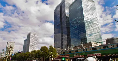 Shiodome è il quartiere di Tokyo che detiene una delle più grandi concentrazioni di grattacieli.