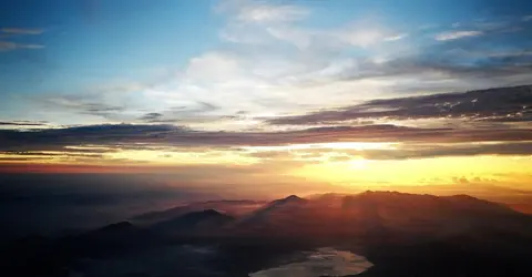 Lever de soleil au sommet du Mont Fuji