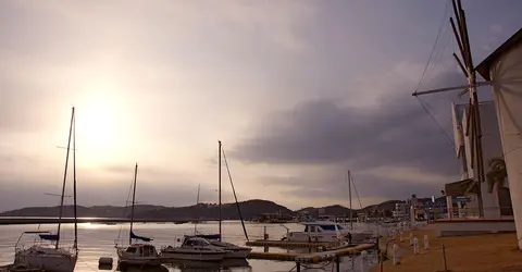 Le port d'Ushimado au crépuscule