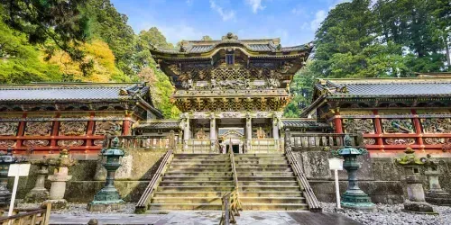 Le sanctuaire Toshogu au milieu de la nature à Nikko