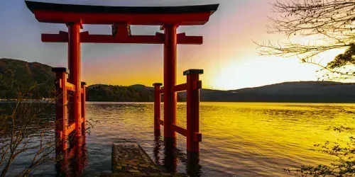 The view of Hakone jinja Torii in the lake at Hakone, a must-see close to Mount Fuji in Japan